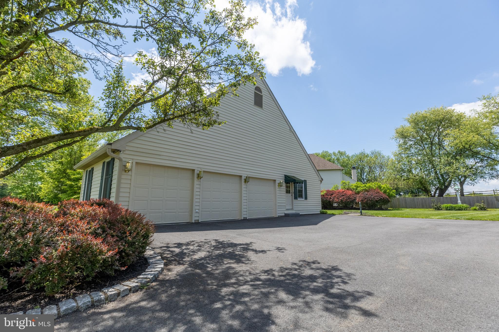 27 AUTUMNWOOD DRIVE