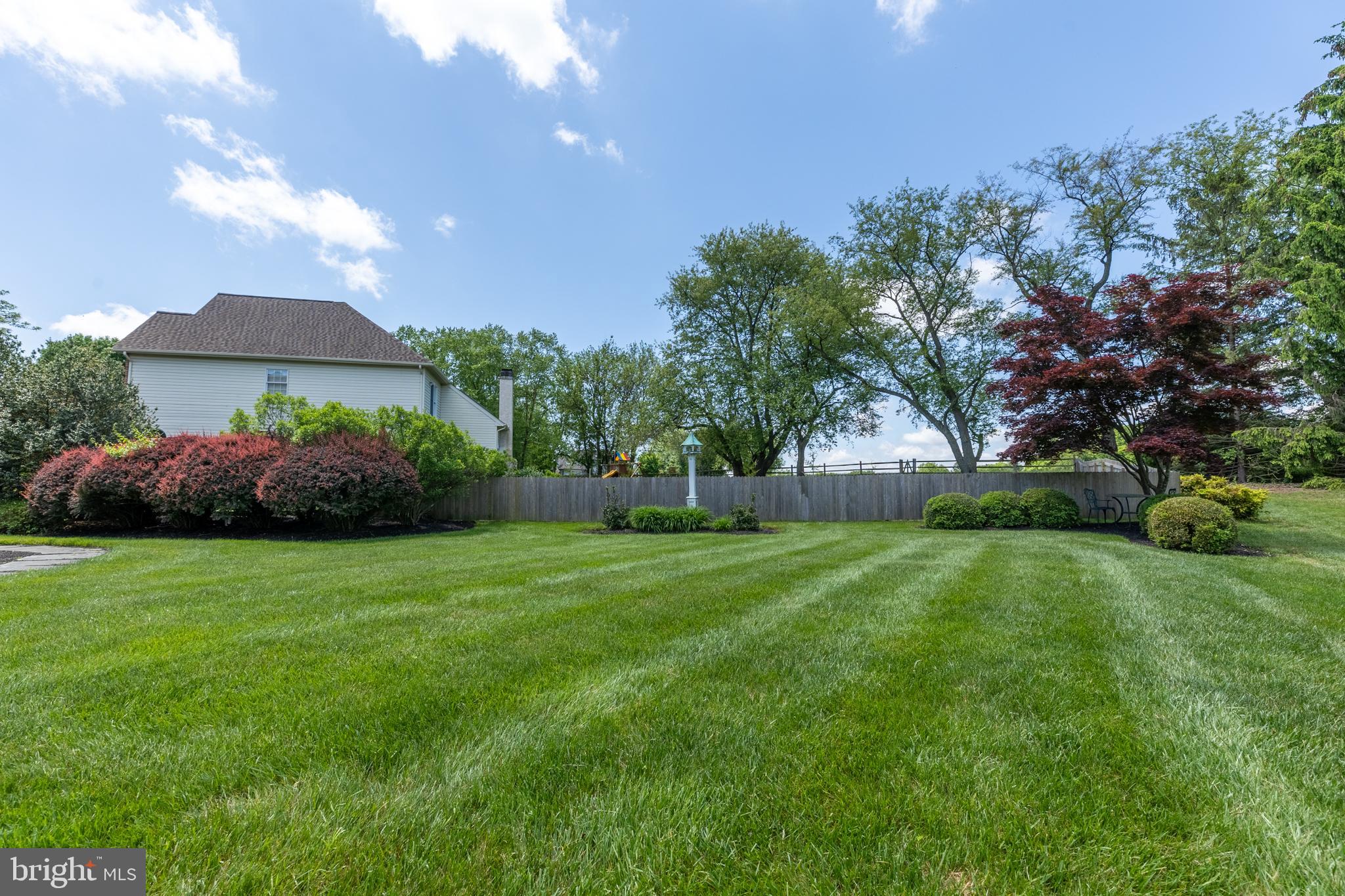 27 AUTUMNWOOD DRIVE