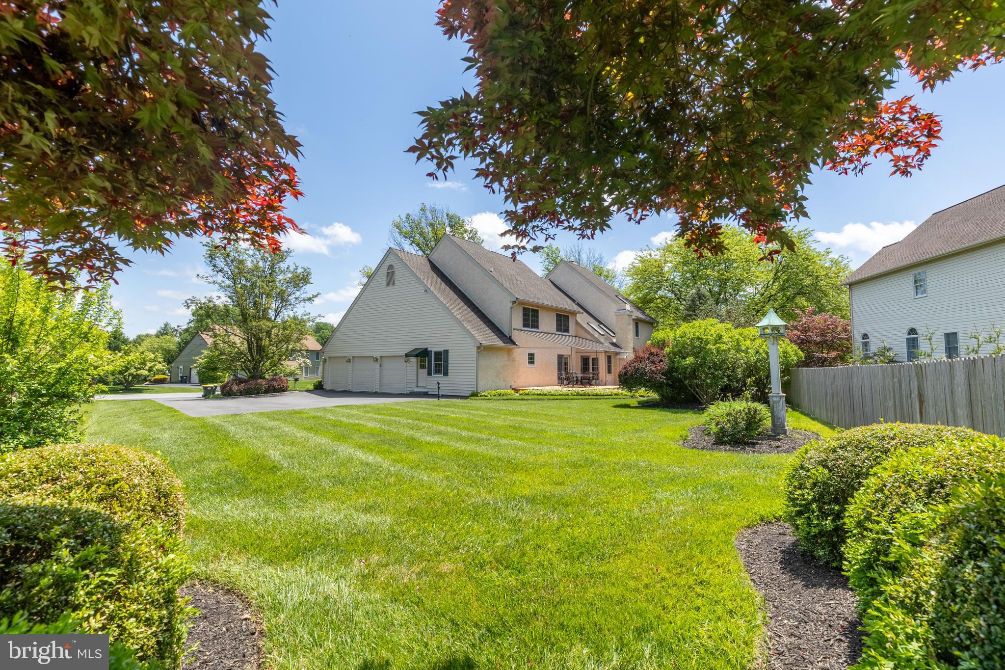 27 AUTUMNWOOD DRIVE