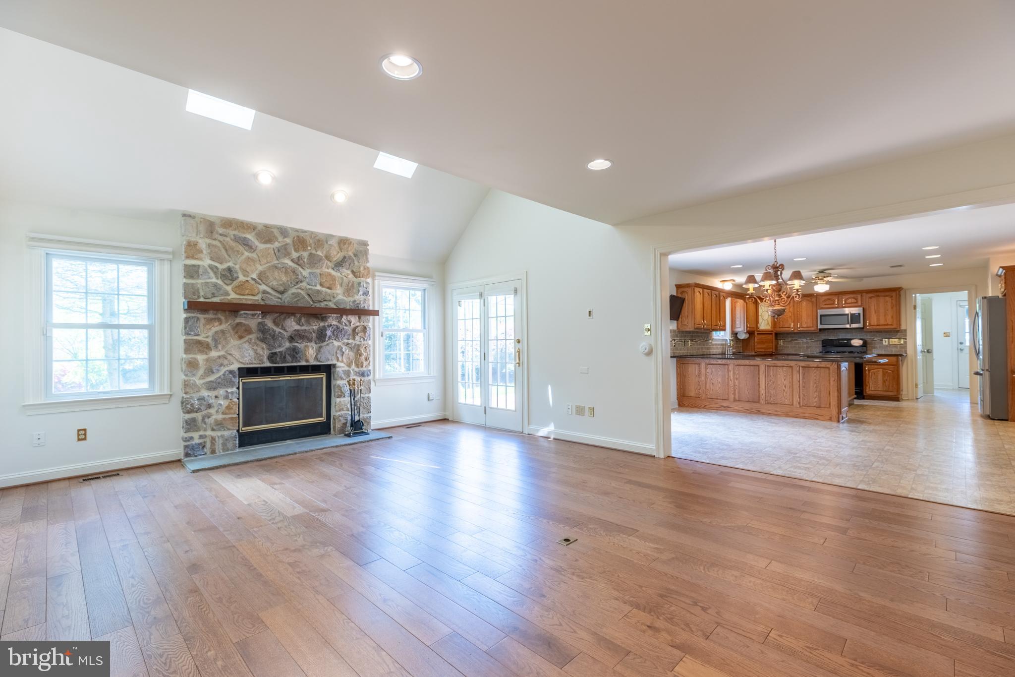 27 AUTUMNWOOD DRIVE