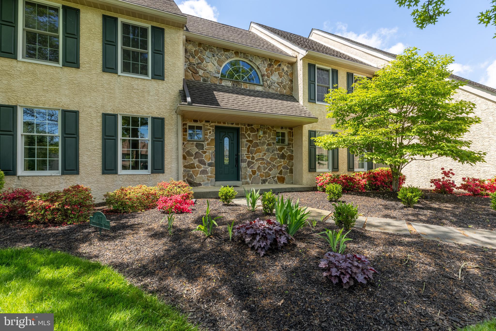27 AUTUMNWOOD DRIVE