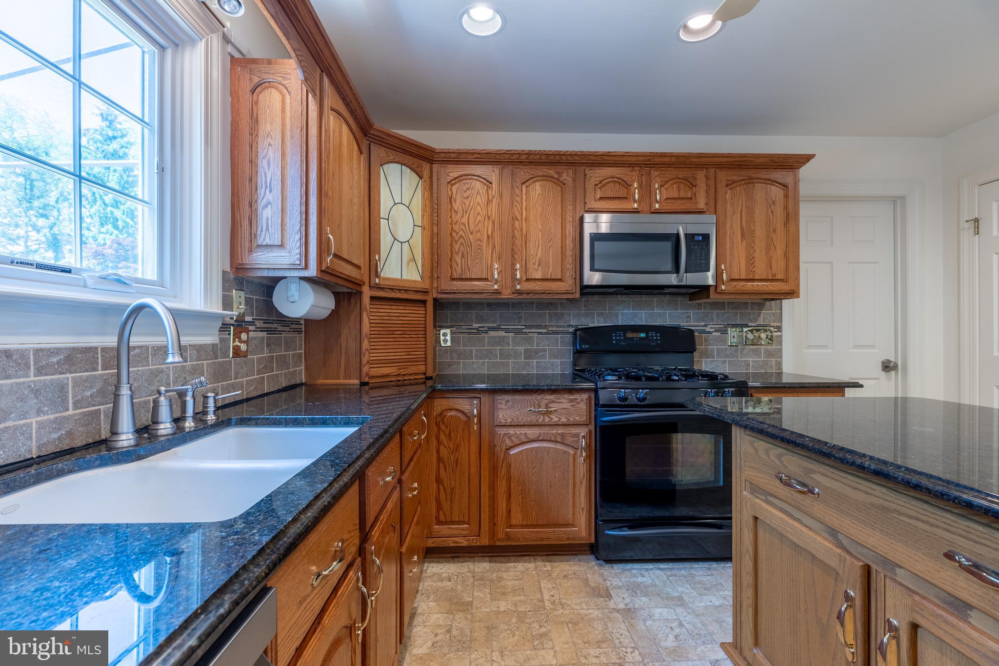27 AUTUMNWOOD DRIVE