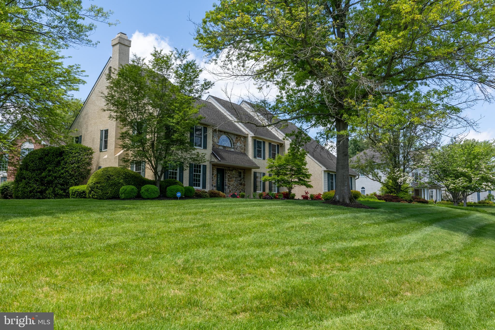 27 AUTUMNWOOD DRIVE