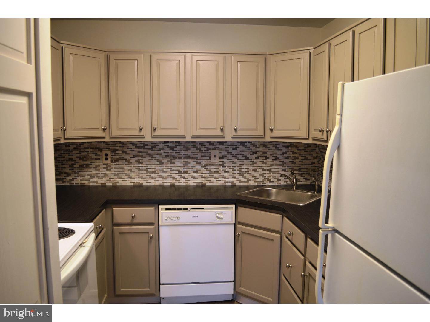 4810 W BRIGANTINE COURT