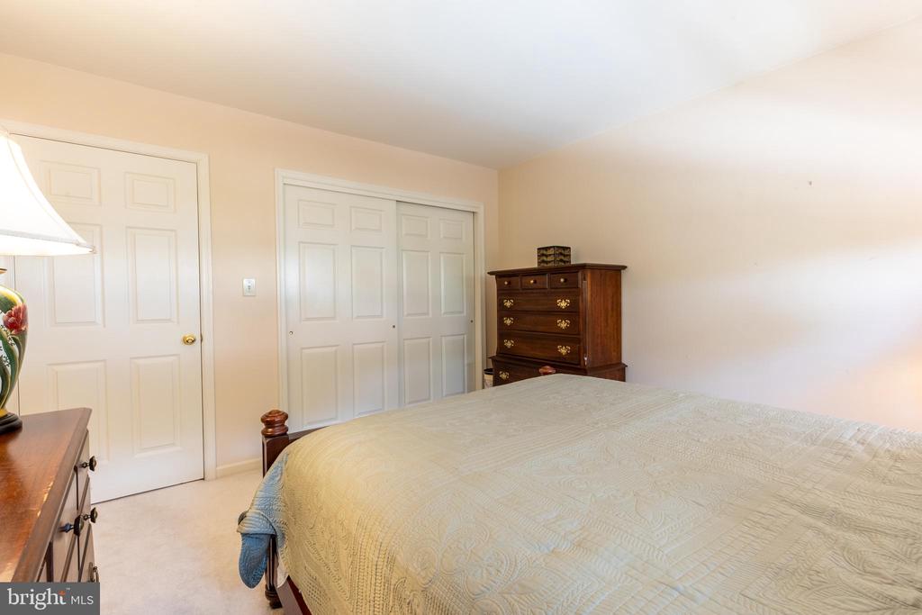 515 SOUTHAMPTON LANE