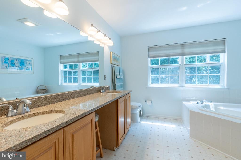 515 SOUTHAMPTON LANE