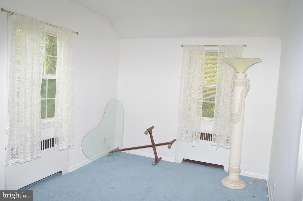 715 BELLEVUE ROAD