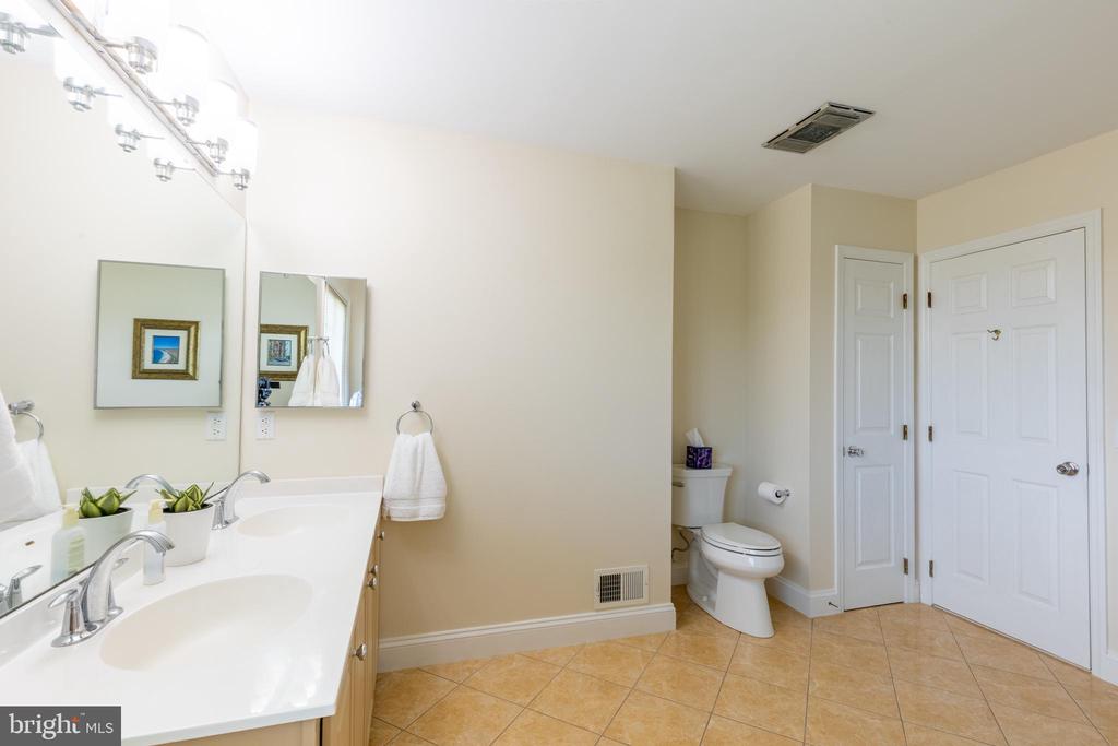 7 SALINA COURT