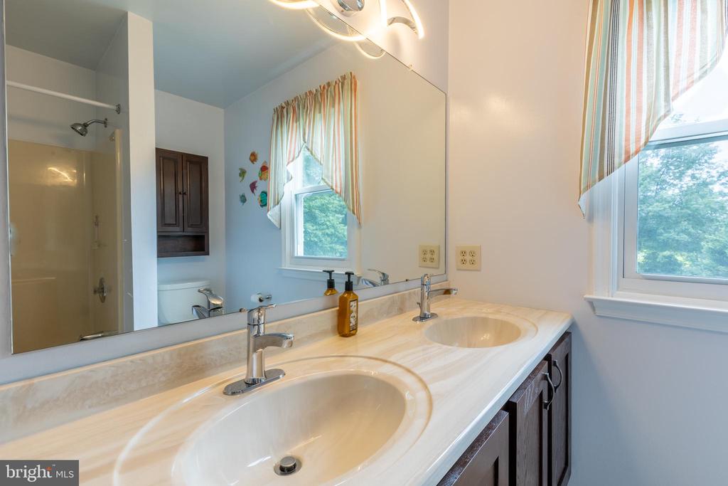 19 W WEST RIDGE COURT