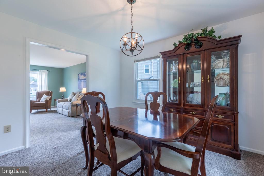 19 W WEST RIDGE COURT