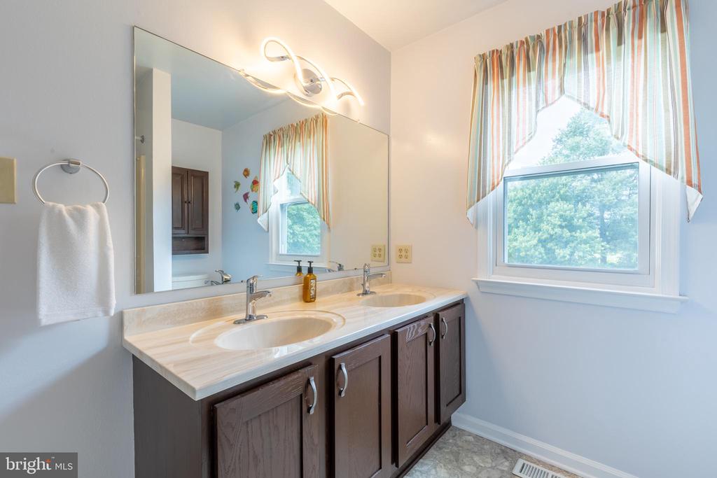 19 W WEST RIDGE COURT