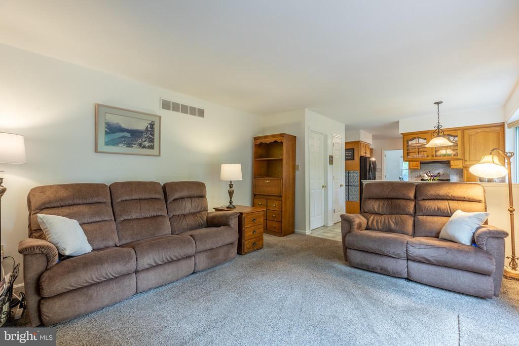 19 W WEST RIDGE COURT