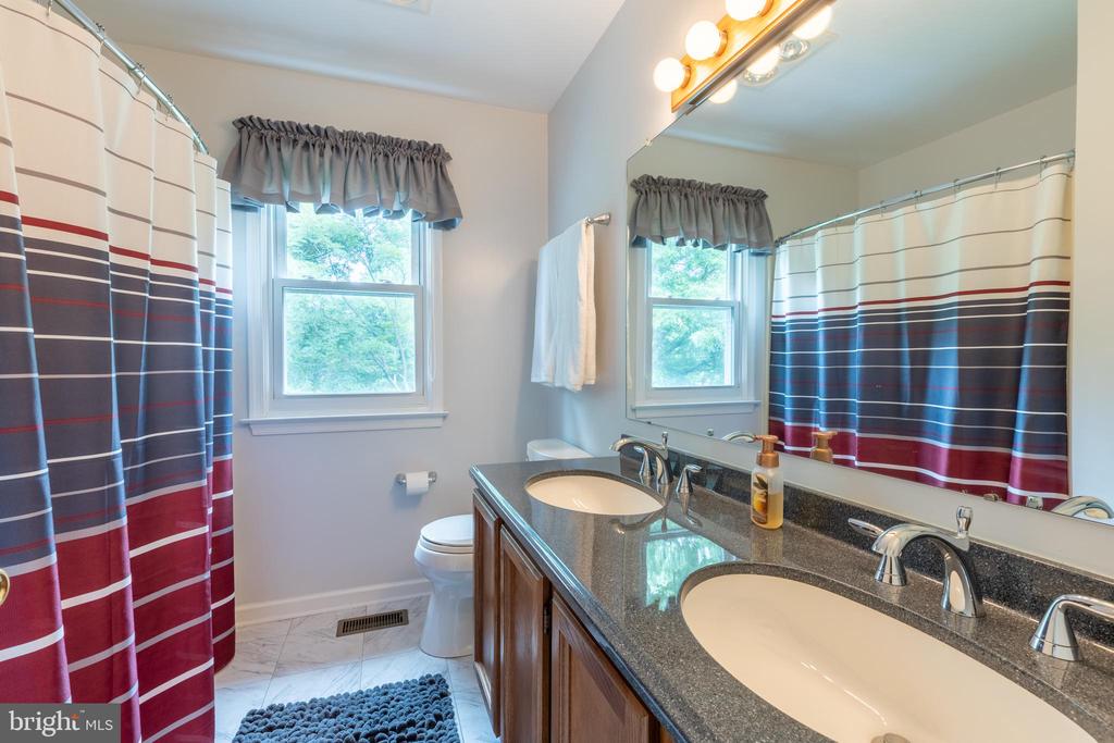 19 W WEST RIDGE COURT