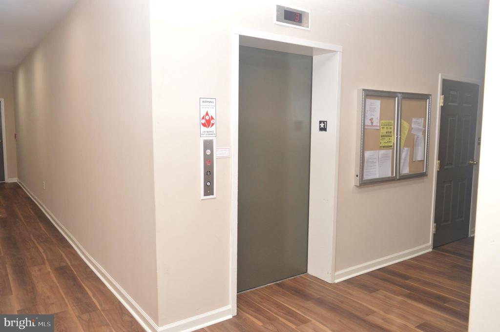 3000 FOUNTAINVIEW CIRCLE UNIT 3304
