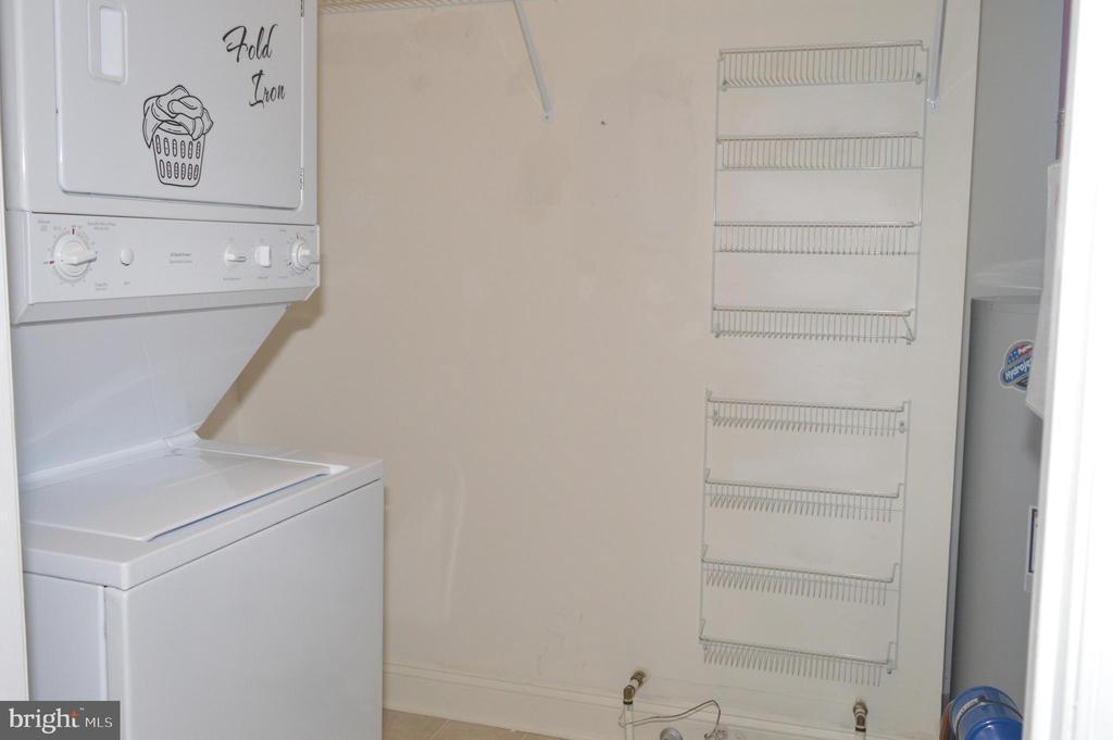 3000 FOUNTAINVIEW CIRCLE UNIT 3304