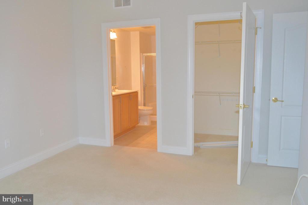3000 FOUNTAINVIEW CIRCLE UNIT 3304