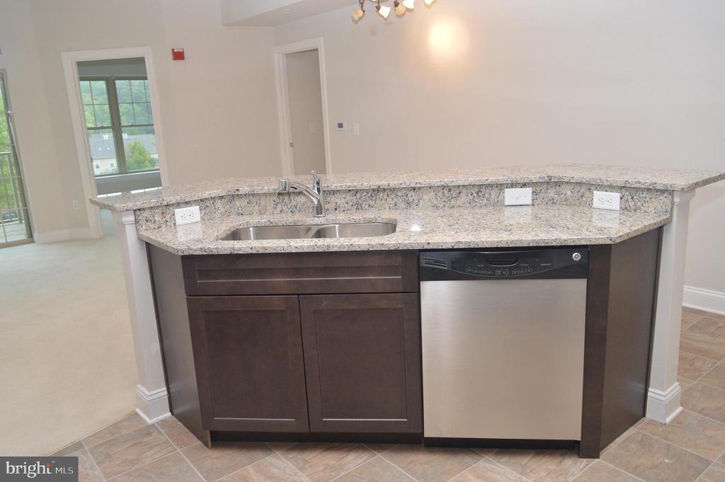 3000 FOUNTAINVIEW CIRCLE UNIT 3304