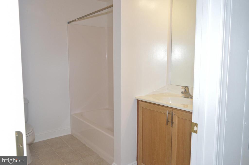 3000 FOUNTAINVIEW CIRCLE UNIT 3304