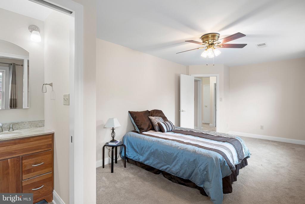 2413 DARNAY LANE
