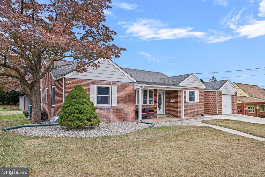 2413 DARNAY LANE