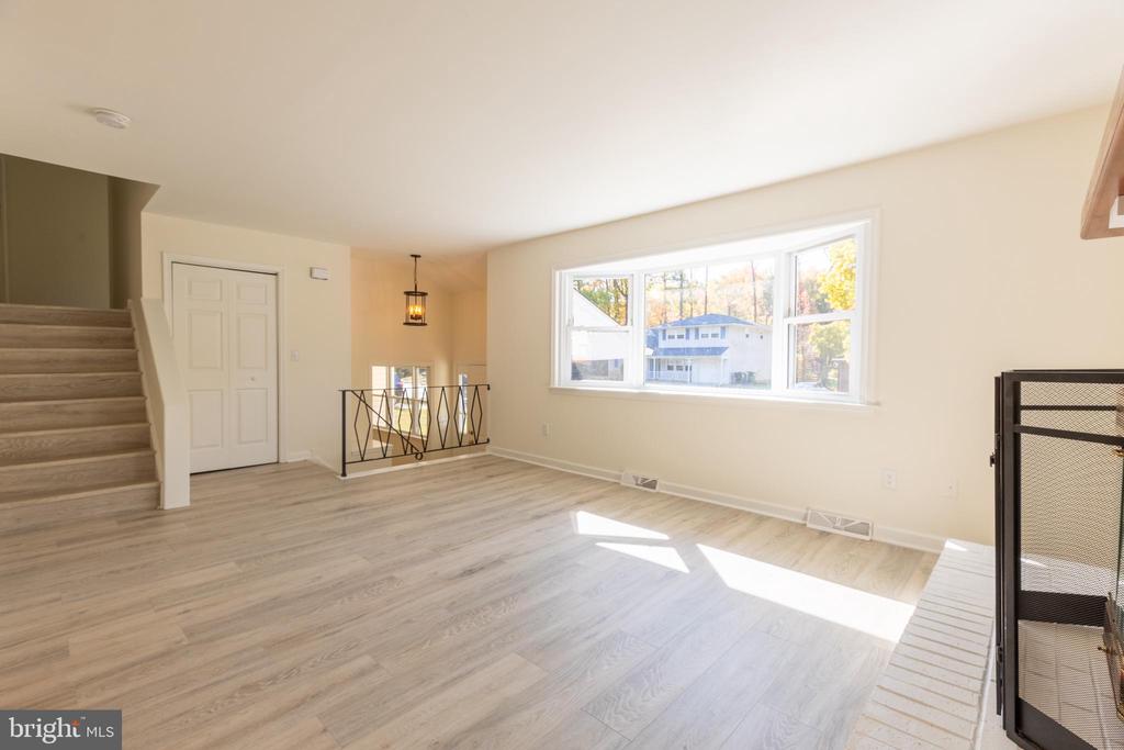 963 ALEXANDRIA DRIVE
