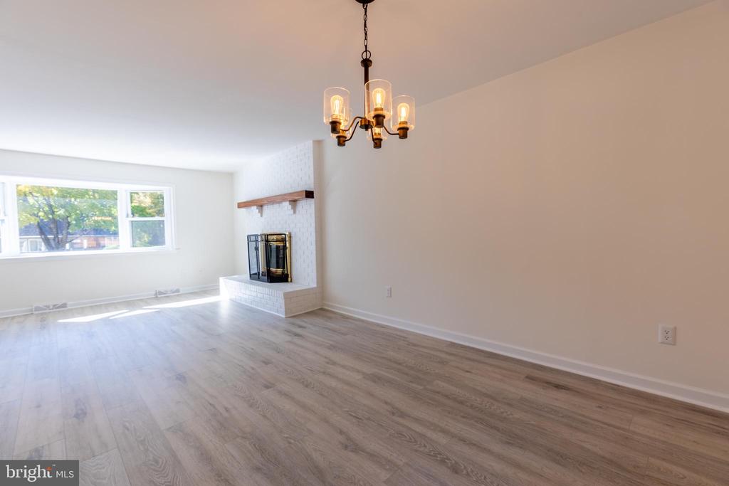 963 ALEXANDRIA DRIVE