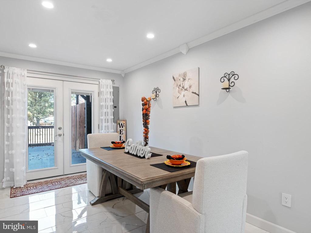 135 E GREEN VALLEY CIRCLE