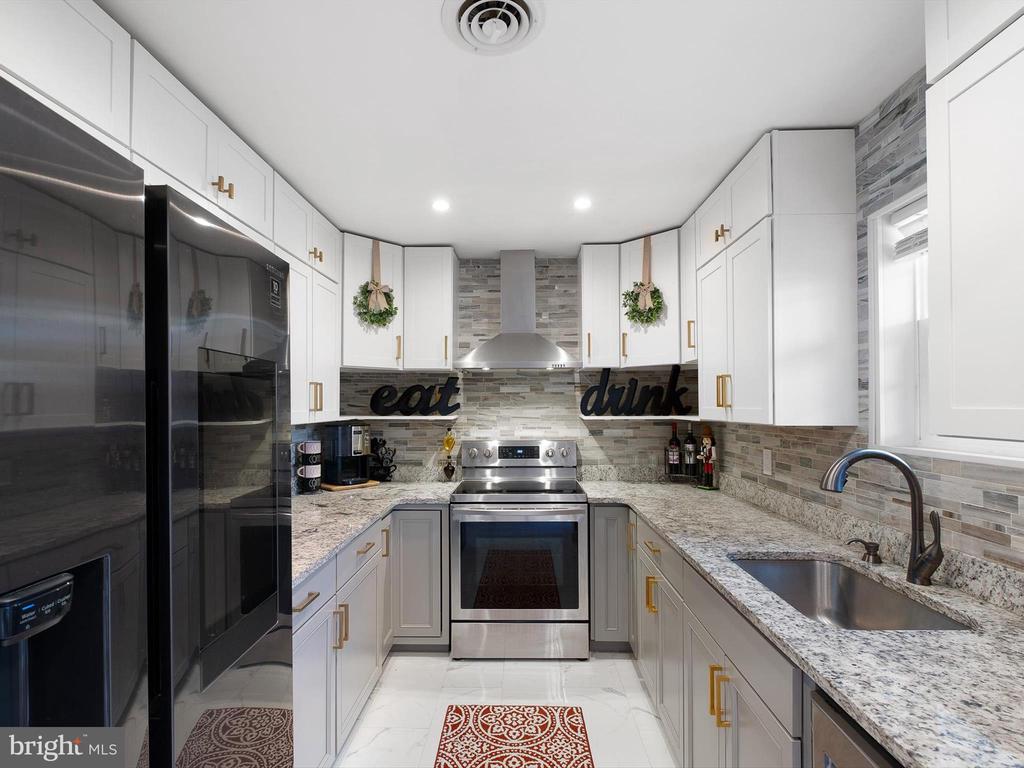 135 E GREEN VALLEY CIRCLE