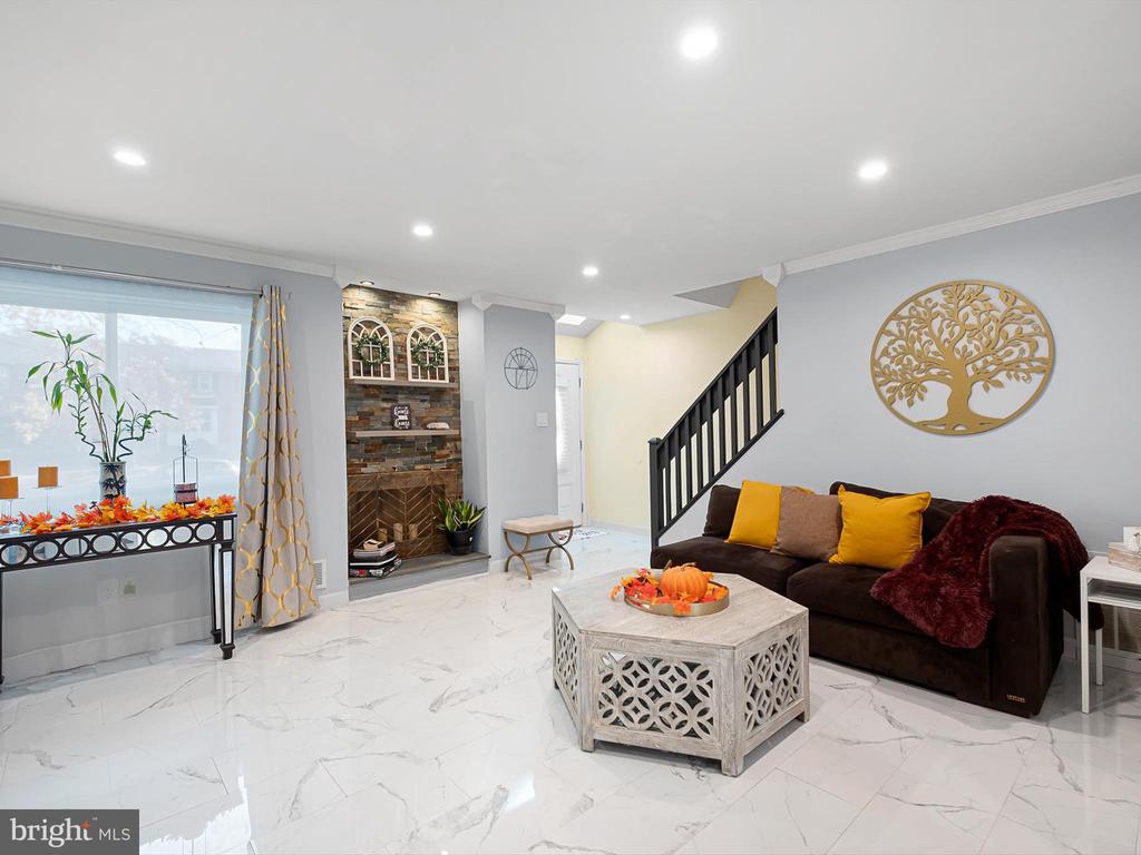 135 E GREEN VALLEY CIRCLE