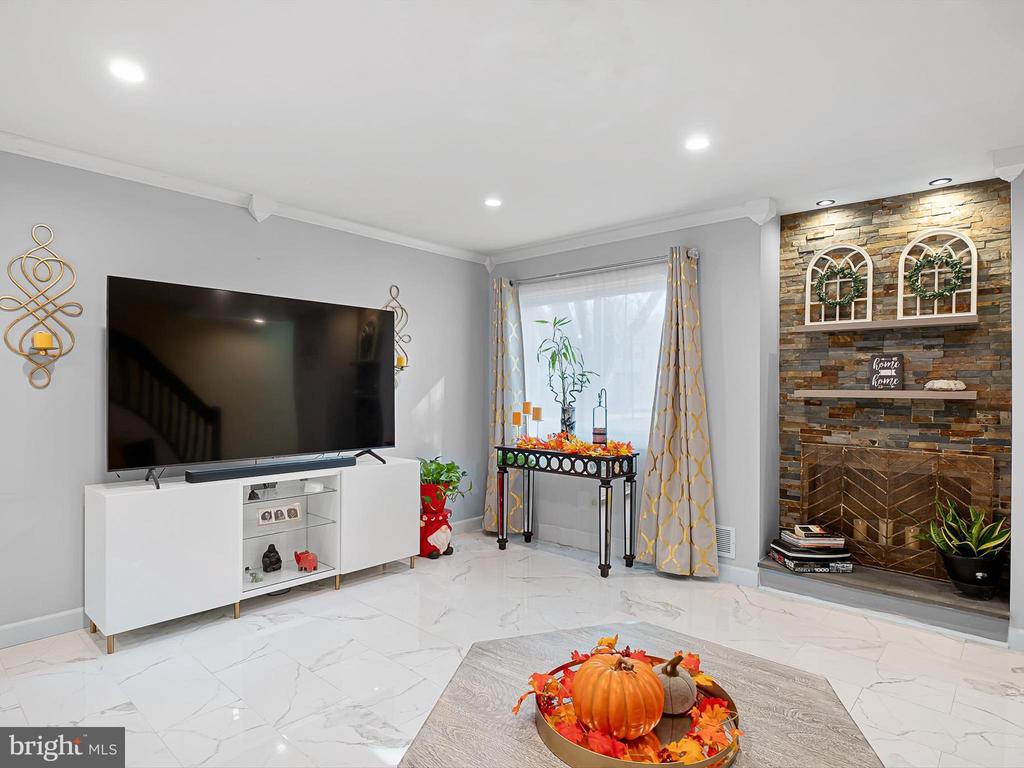 135 E GREEN VALLEY CIRCLE
