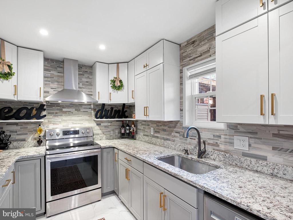 135 E GREEN VALLEY CIRCLE