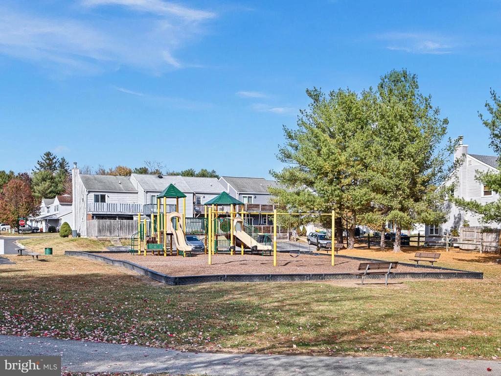 135 E GREEN VALLEY CIRCLE