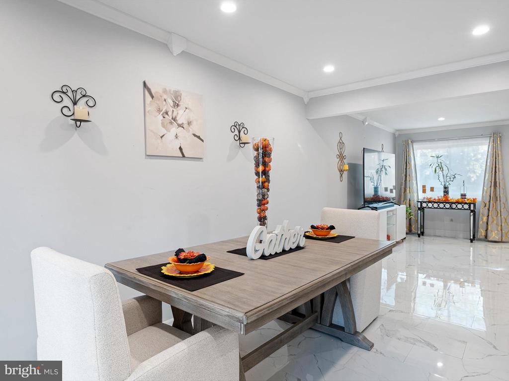 135 E GREEN VALLEY CIRCLE