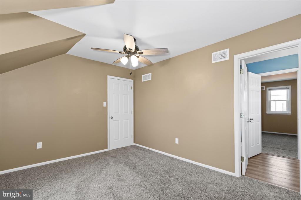 615 DELAWARE STREET Unit: 10