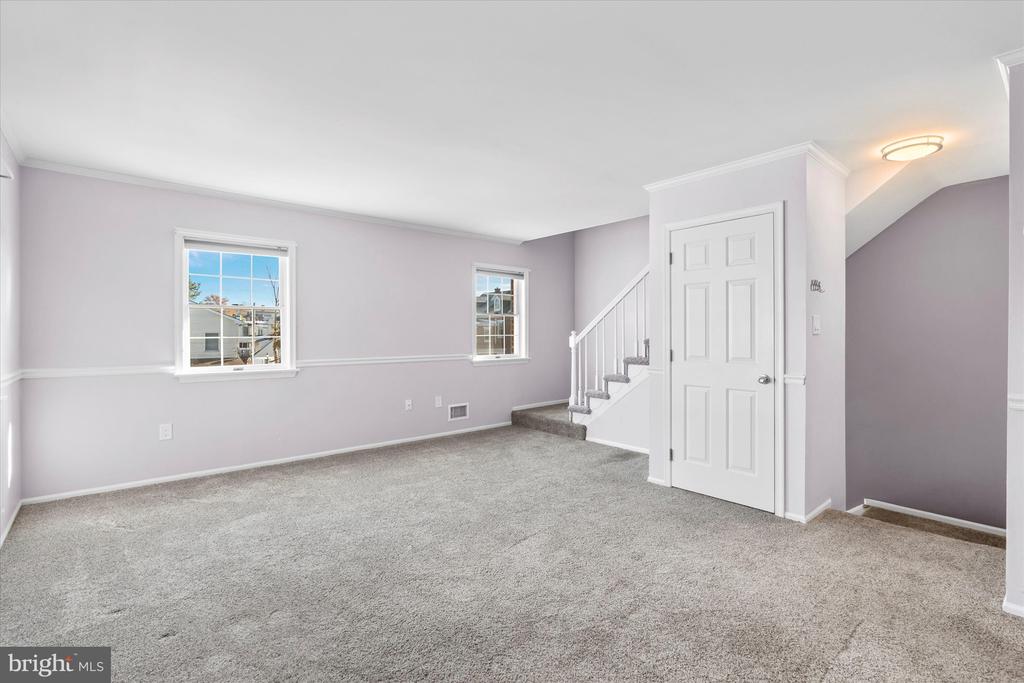 615 DELAWARE STREET Unit: 10