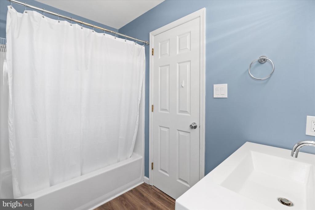 615 DELAWARE STREET Unit: 10