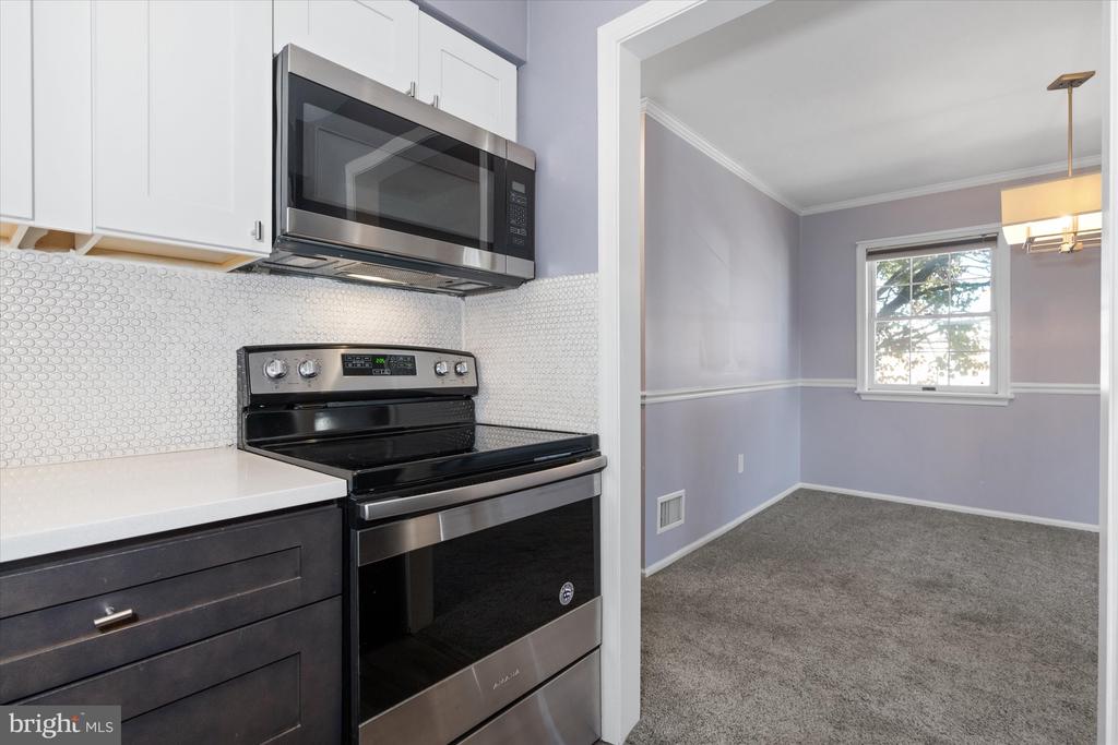 615 DELAWARE STREET Unit: 10