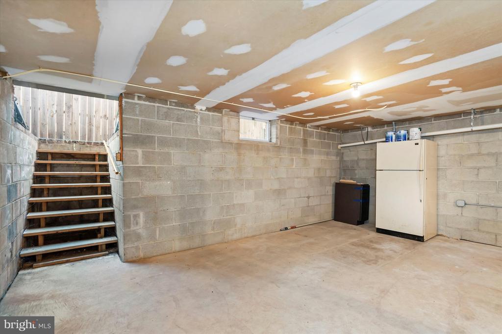 615 DELAWARE STREET Unit: 10