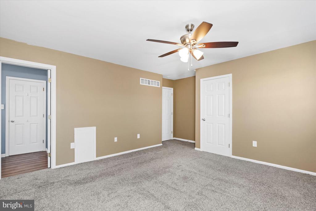 615 DELAWARE STREET Unit: 10