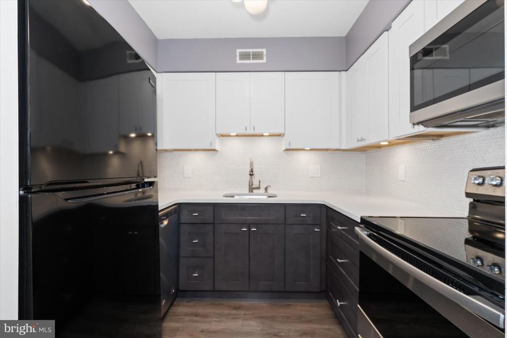 615 DELAWARE STREET Unit: 10
