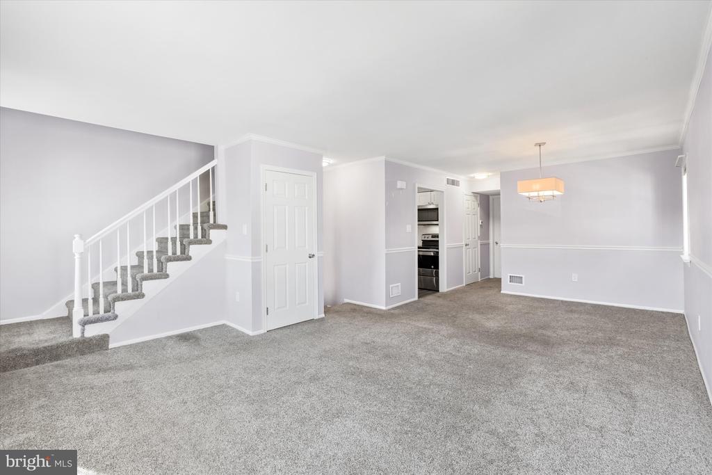 615 DELAWARE STREET Unit: 10