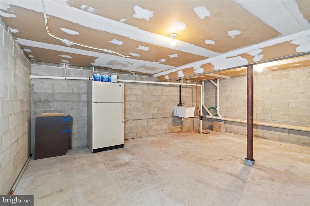 615 DELAWARE STREET Unit: 10