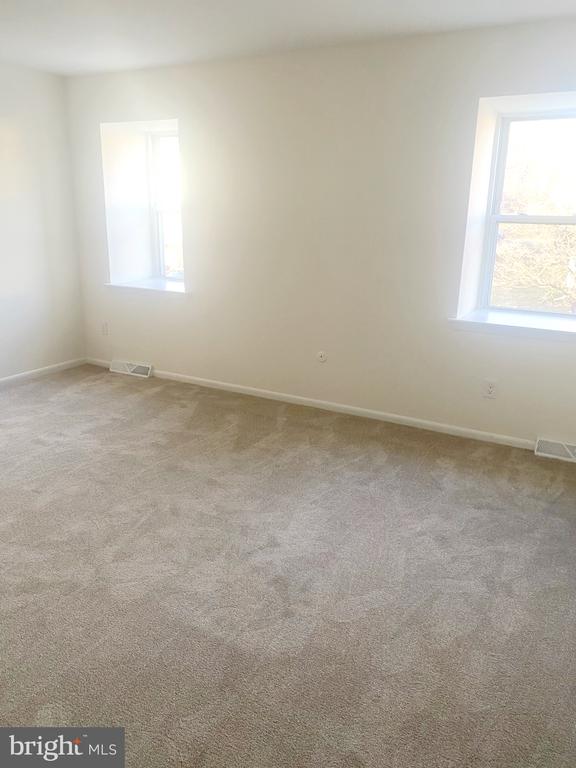 34 LOWER VALLEY LANE