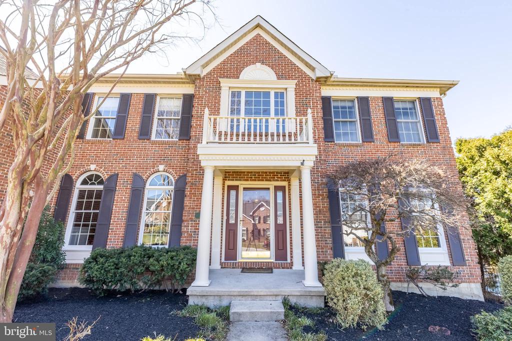 42 SPRINGBROOK LANE