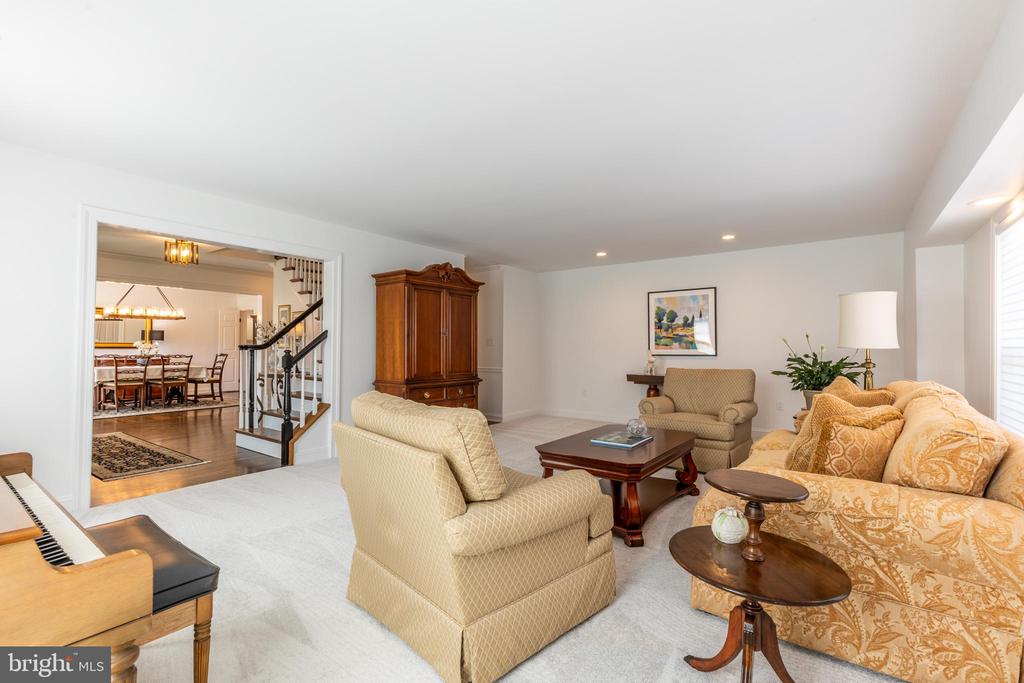 20 AUTUMNWOOD DRIVE
