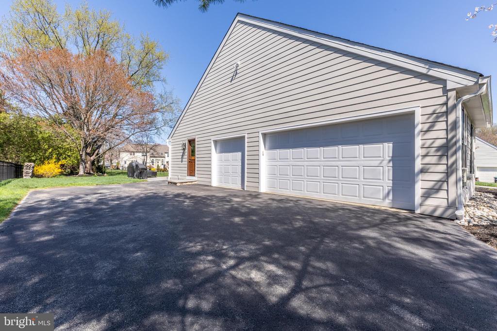 20 AUTUMNWOOD DRIVE