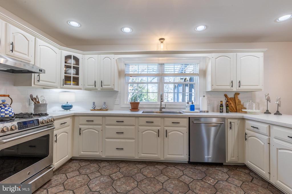 20 AUTUMNWOOD DRIVE