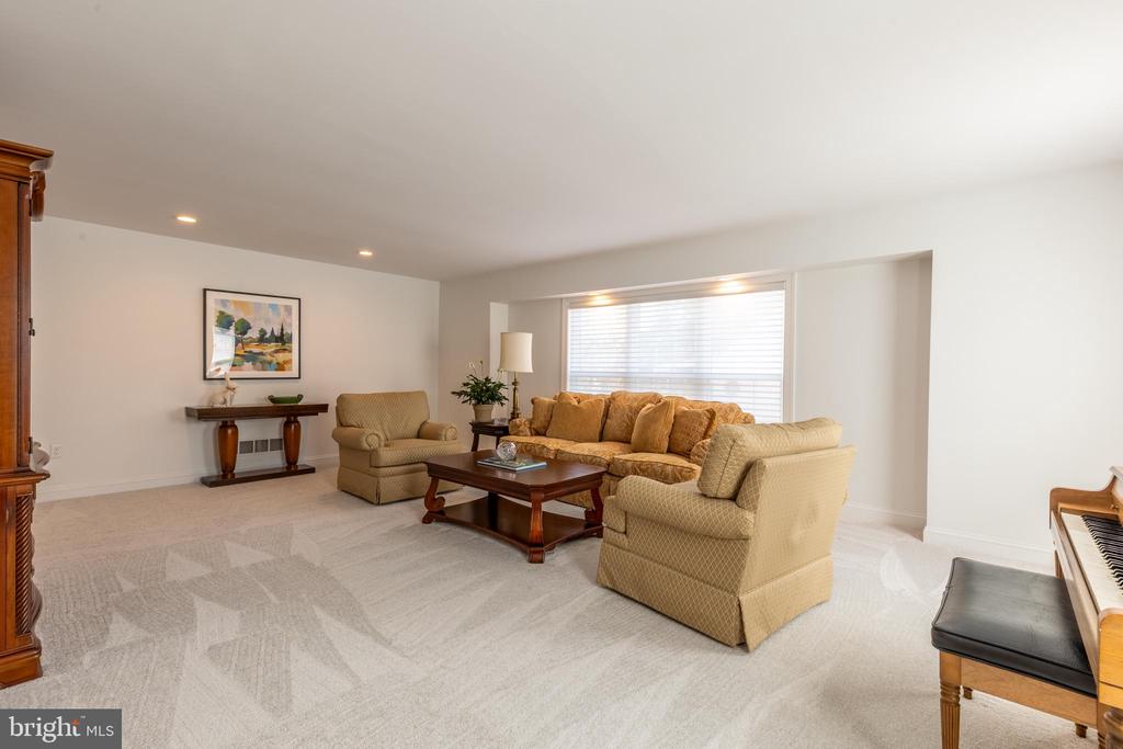 20 AUTUMNWOOD DRIVE