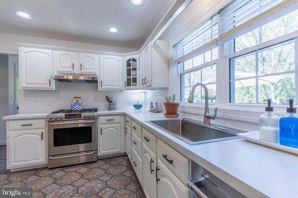 20 AUTUMNWOOD DRIVE