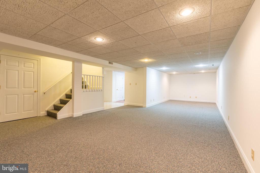 20 AUTUMNWOOD DRIVE